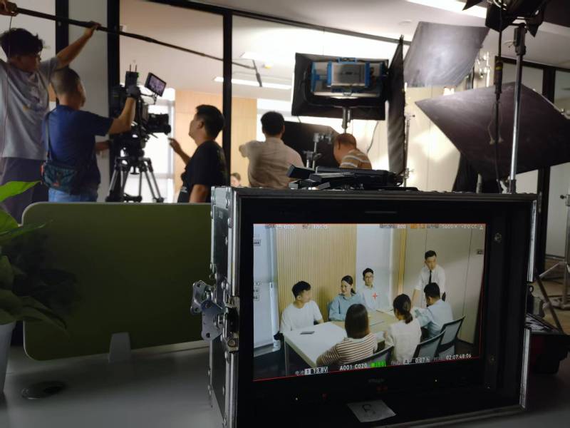 唐县TVC拍摄公司：科技产品视觉化大师，诠释未来感与功能美学